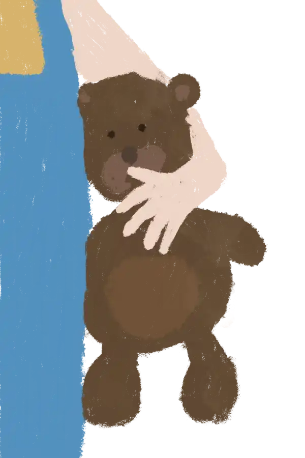 Mädchen hält einen Teddybär